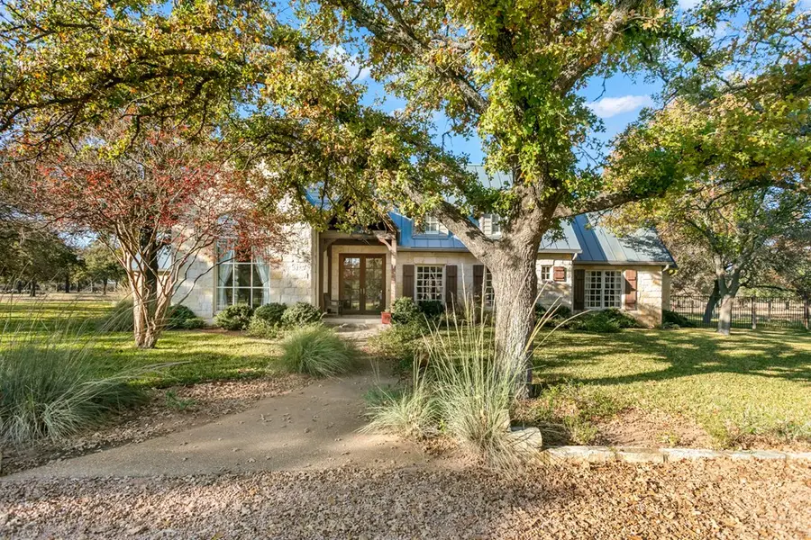 230 Lakewood Lane, Fredericksburg, TX 78624 - Image #2