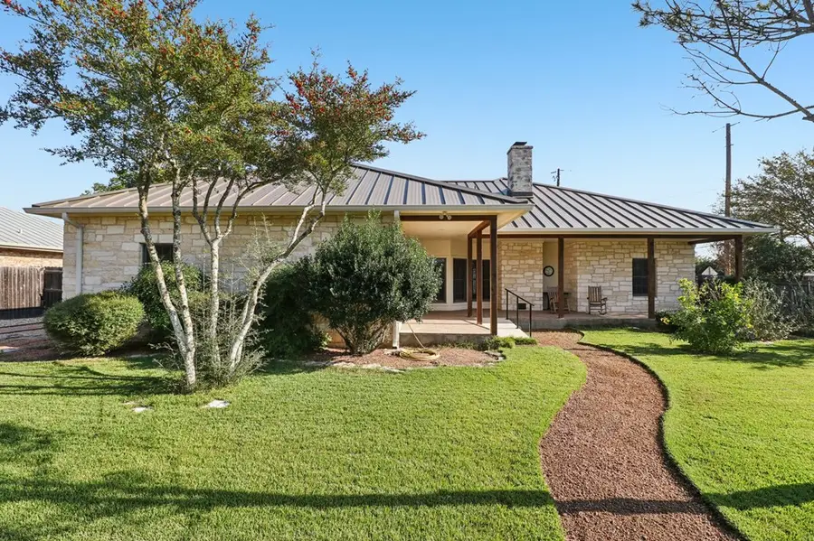 802 Avenue C, Fredericksburg, TX 78624 - Image #2