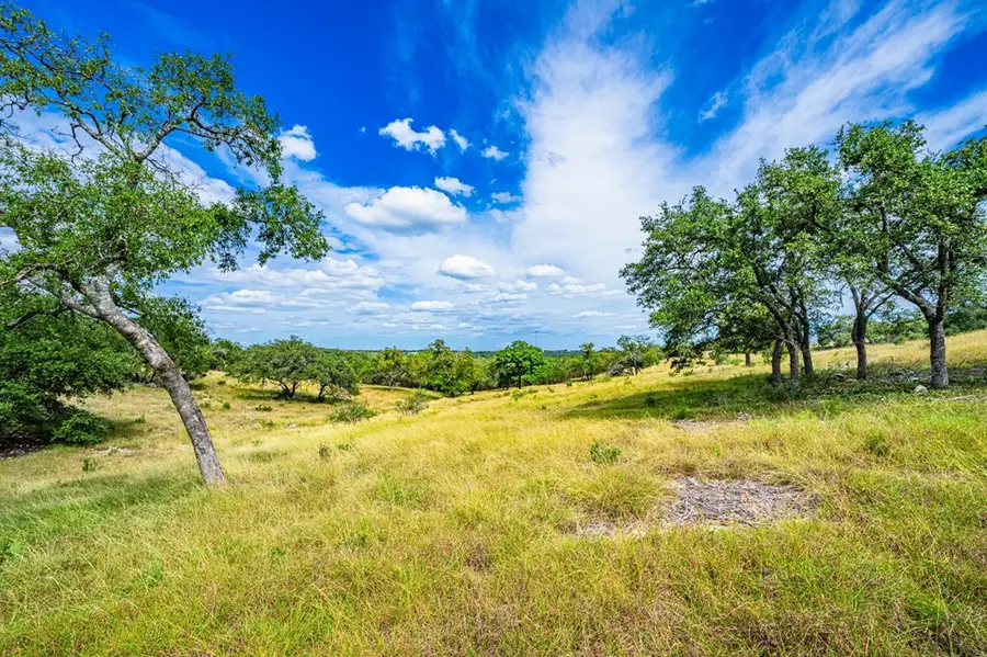 10 Cattlemans Crossing Dr, Kerrville, TX 78028 - Image #2