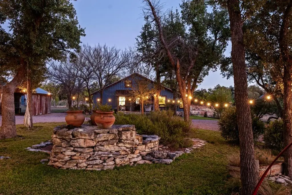 483 E Grand Oaks Dr, Harper, TX 78631 - Image #1