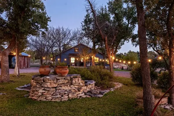 483 E Grand Oaks Dr, Harper, TX 78631