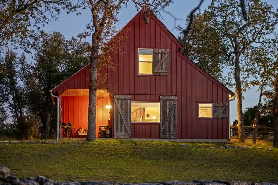 483 E Grand Oaks Dr, Harper, TX 78631 - Image #2