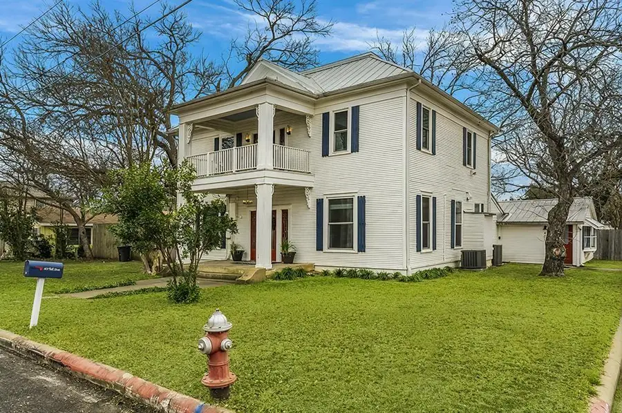 601 Bell St, Fredericksburg, TX 78624 - Image #2