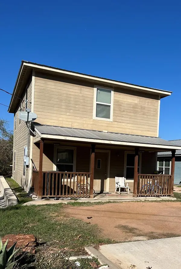 306 W Park St, Fredericksburg, TX 78624