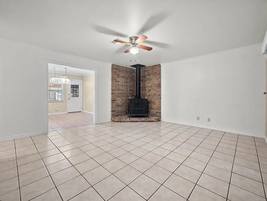 612 S Bluebonnet, Fredericksburg, TX 78624 - Image #2