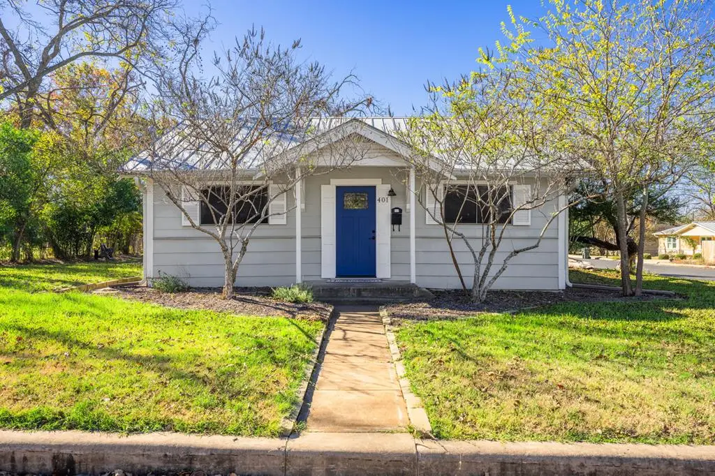 401 E Morse St, Fredericksburg, TX 78624 - Image #1