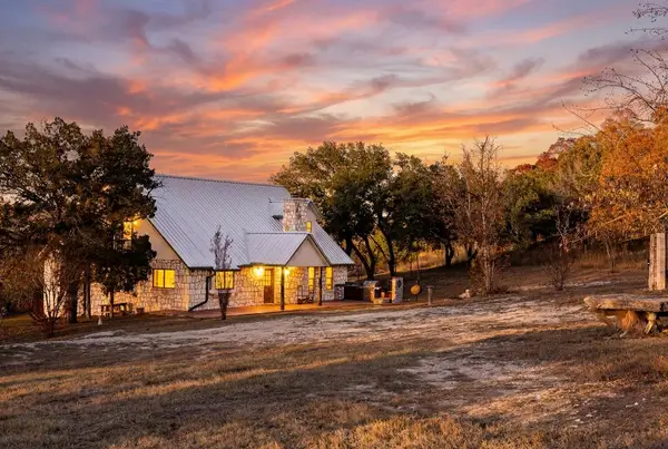 230 Cade Loop, Ingram, TX 78025