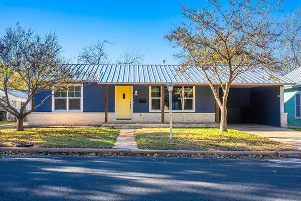 309 W College St, Fredericksburg, TX 78624