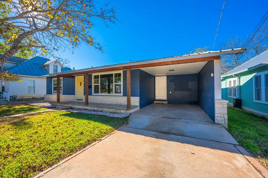 309 W College St, Fredericksburg, TX 78624 - Image #3