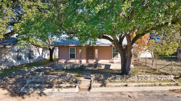 511 S Pecan St, Mason, TX 76856