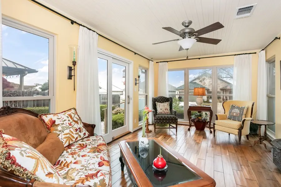 1702 Cherrywood Dr, Fredericksburg, TX 78624 - Image #2