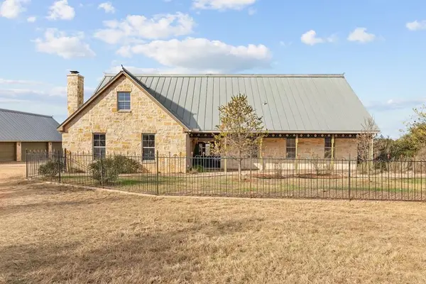 256 Royalview Dr, Fredericksburg, TX 78624