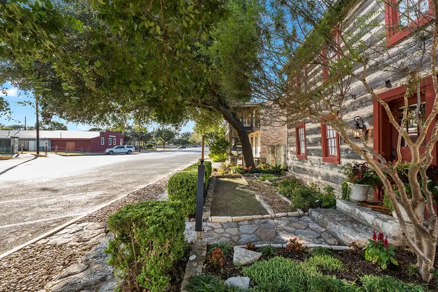 104 E Austin St #B, Fredericksburg, TX 78624 - Image #3