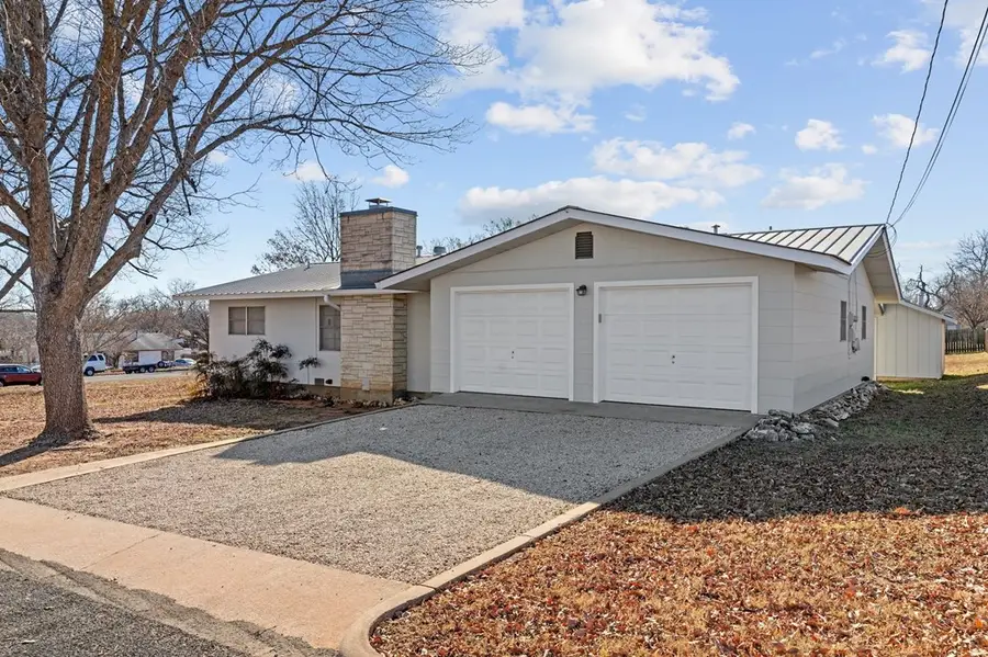 303 Walnut St, Fredericksburg, TX 78624 - Image #2