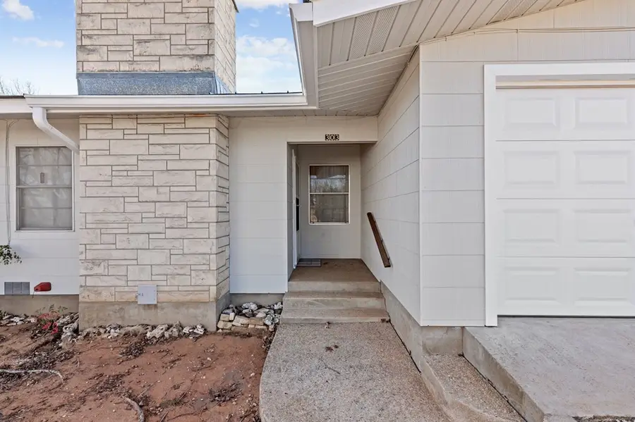 303 Walnut St, Fredericksburg, TX 78624 - Image #3