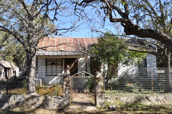 371 Kimble Oaks Dr, Harper, TX 78631