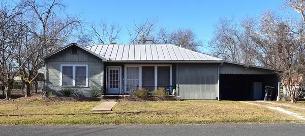 806 N Crockett St, Fredericksburg, TX 78624