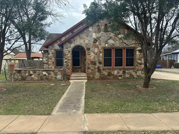 206 E Sandstone, Llano, TX 78643