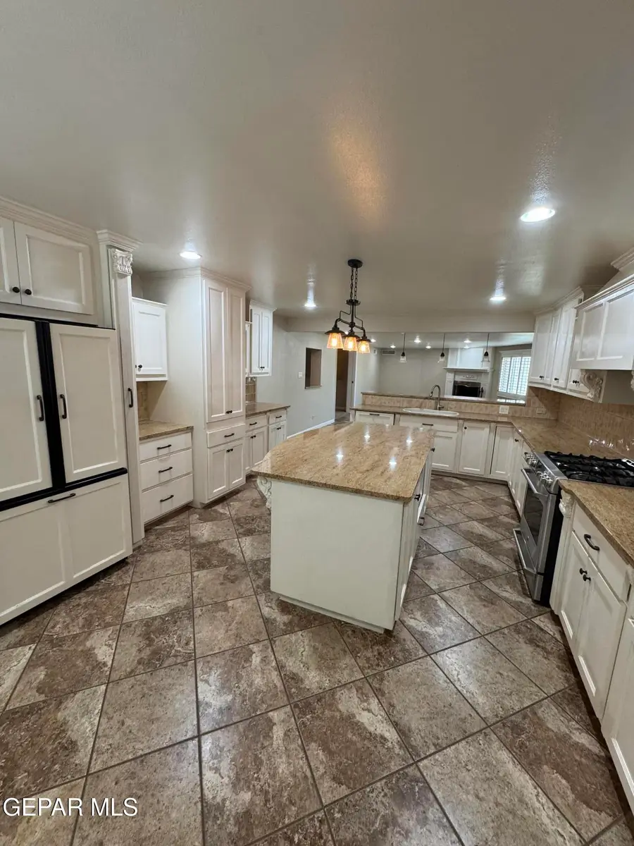 3925 Titanic Avenue, El Paso, TX 79904 - Image #2