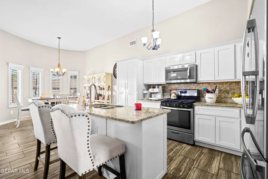 7880 Enchanted View Drive, El Paso, TX 79911 - Image #3