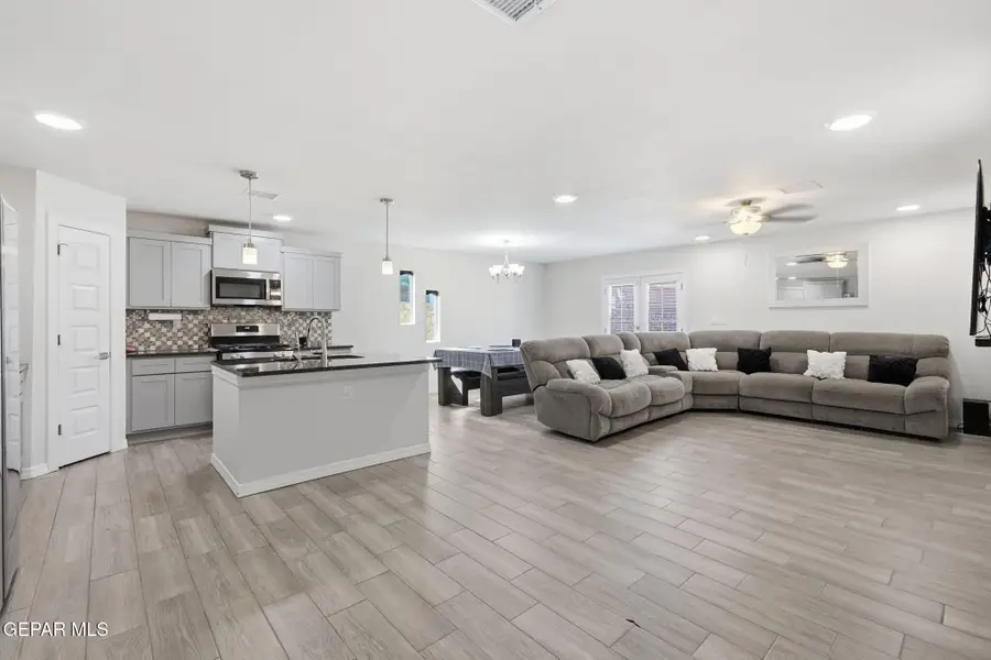 321 Via Cumbre Linda Circle, El Paso, TX 79928 - Image #2