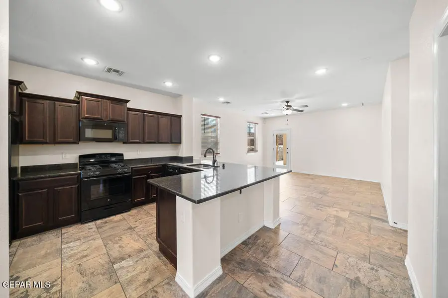 13566 Hazelwood Street, Horizon City, TX 79928 - Image #2