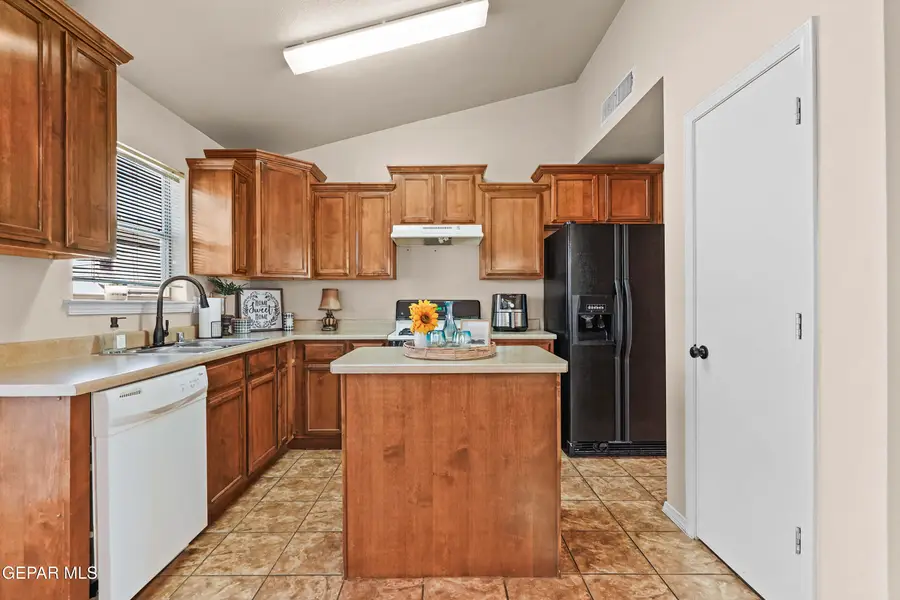 6237 Lovebird Lane, El Paso, TX 79924 - Image #3