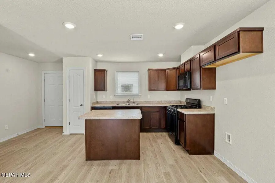 14352 Star Cactus Avenue, Horizon City, TX 79928 - Image #3