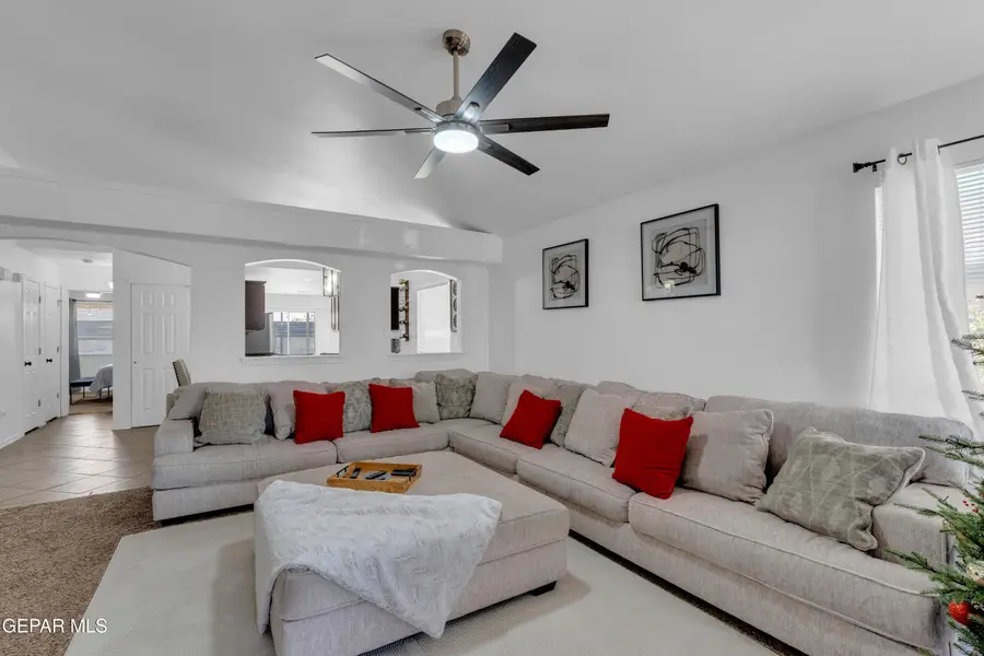 14280 Desert Orchid Drive, Horizon City, TX 79928 - Image #2