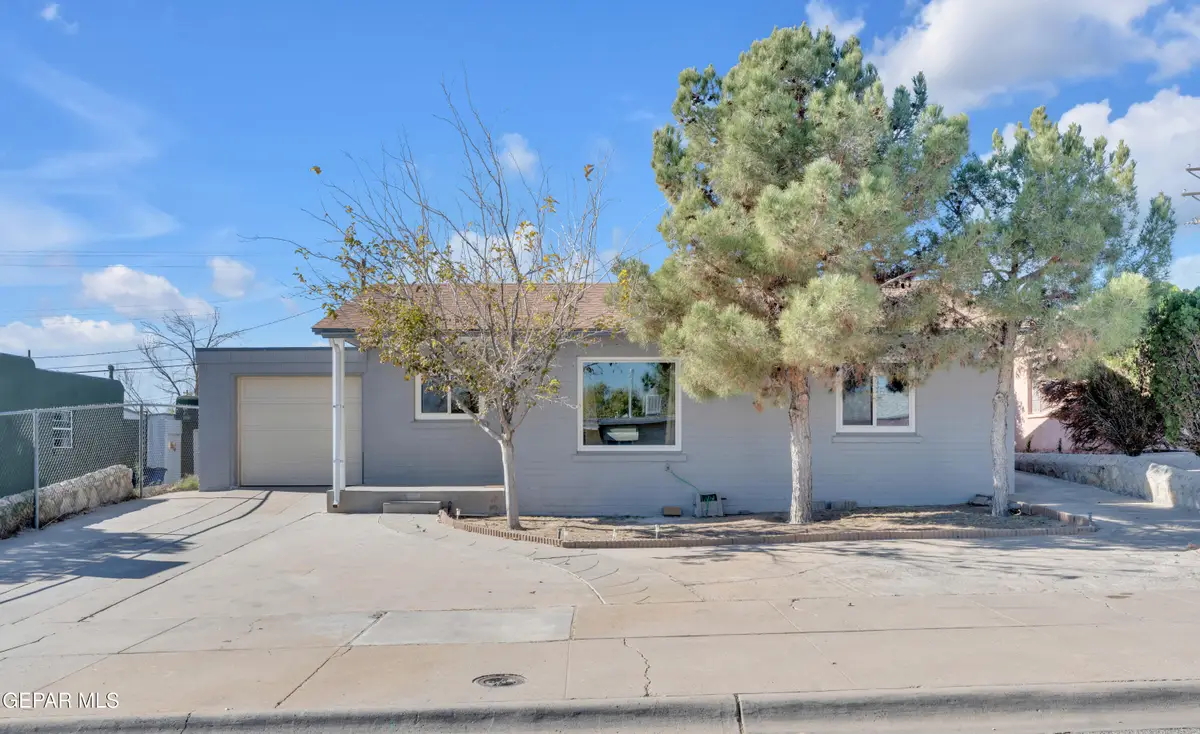 829 Huckleberry Street, El Paso, TX 79903 - Image #1