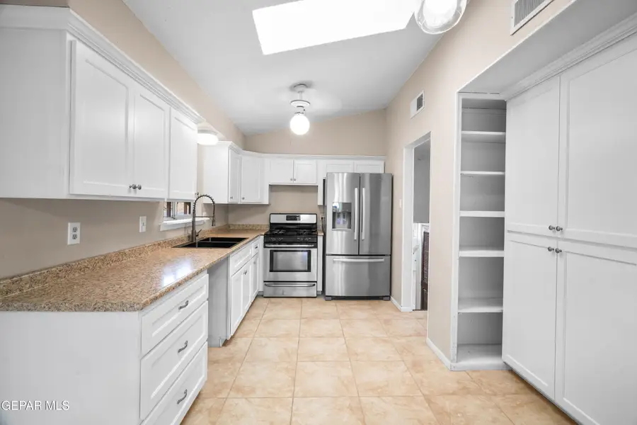 10245 Blackwood Avenue, El Paso, TX 79925 - Image #2