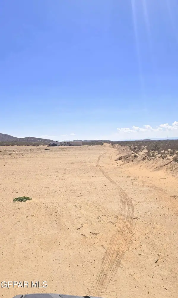 4634 Camel Back Road, Clint, TX 79938