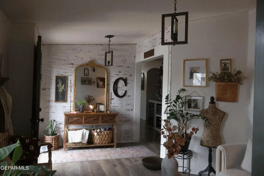 270 Flor Amarilla Avenue, Socorro, TX 79927 - #3