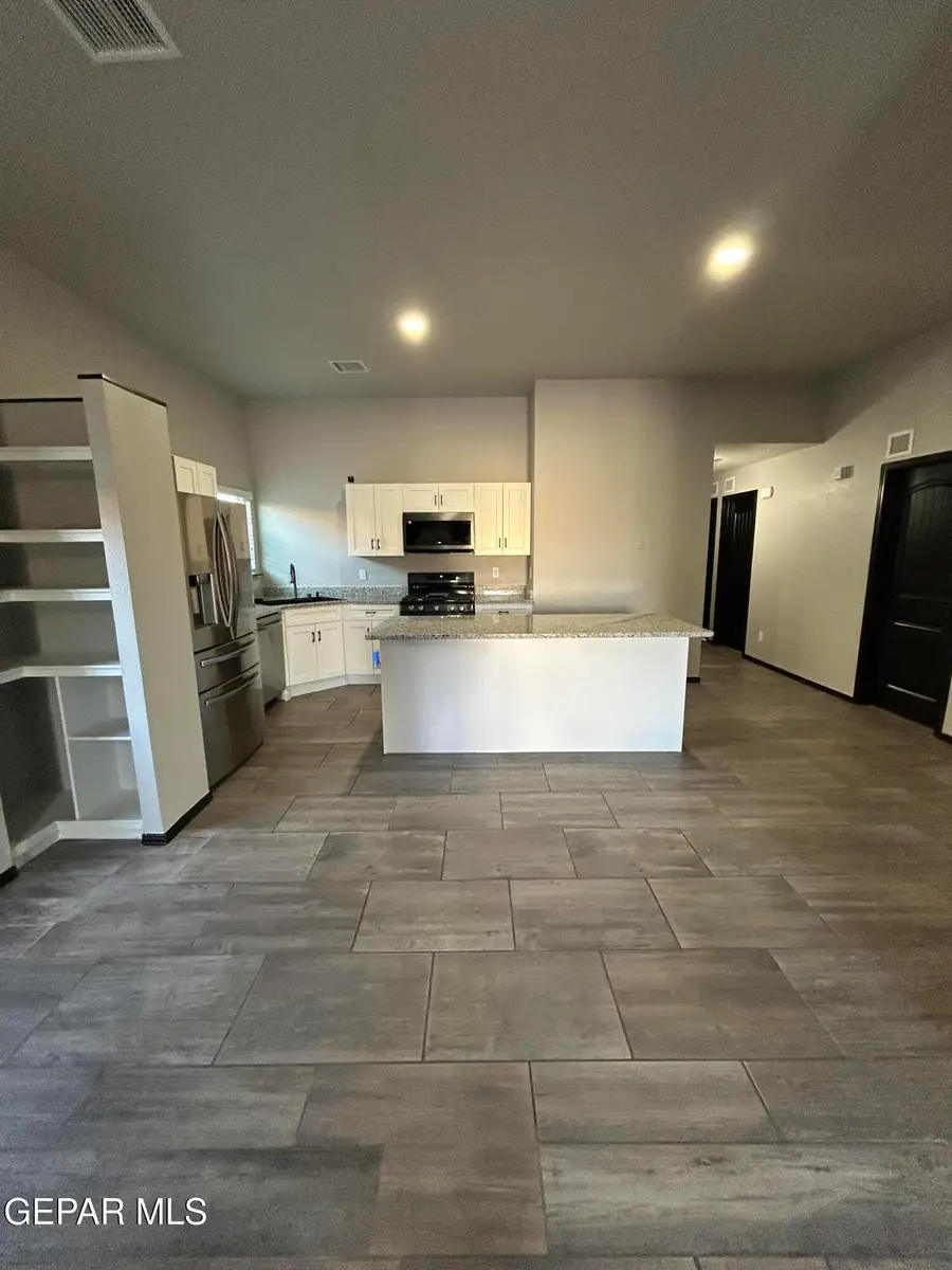 12740 Maria L Fernandez, El Paso, TX 79938 - #3