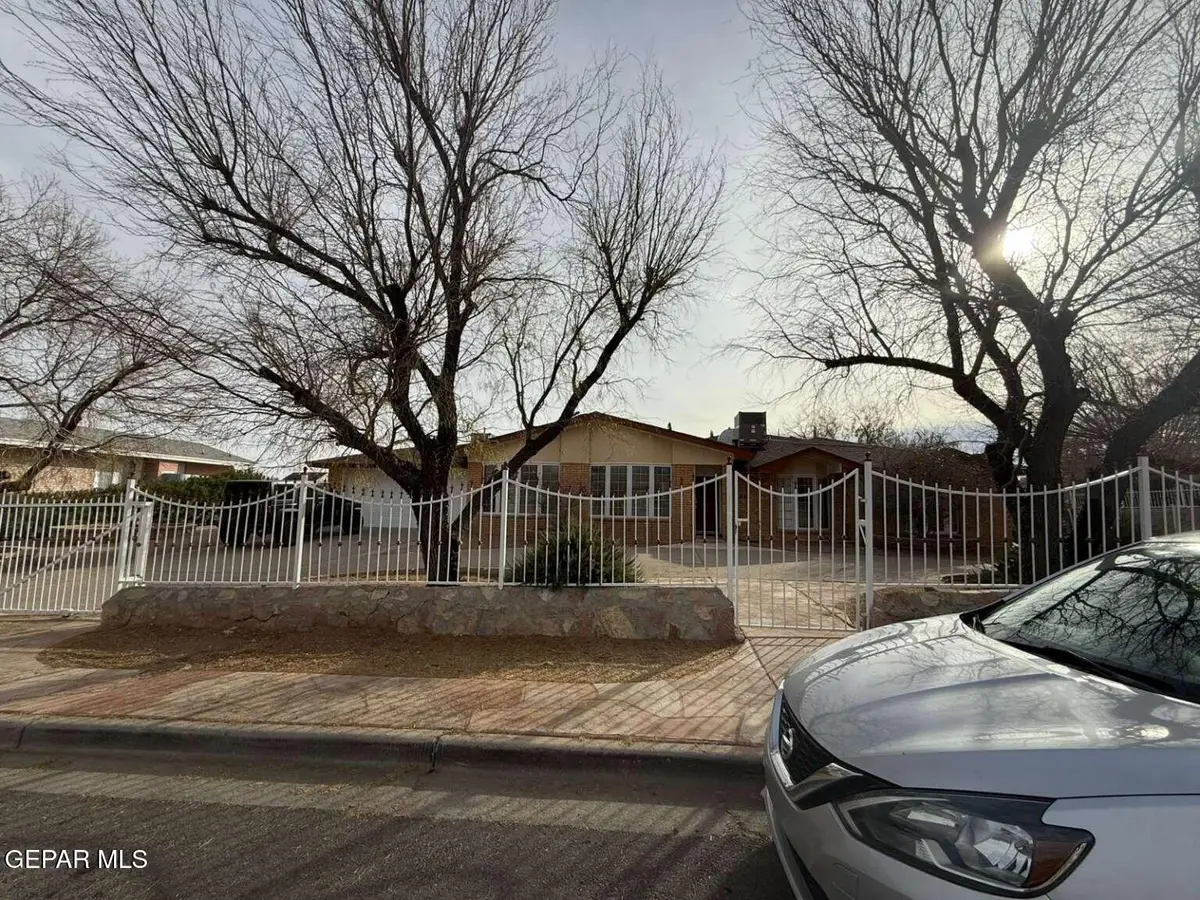 10904 Don January Drive, El Paso, TX 79935 - Image #1