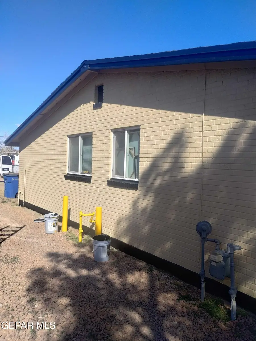 423 N Carolina Drive, El Paso, TX 79915 - Image #2