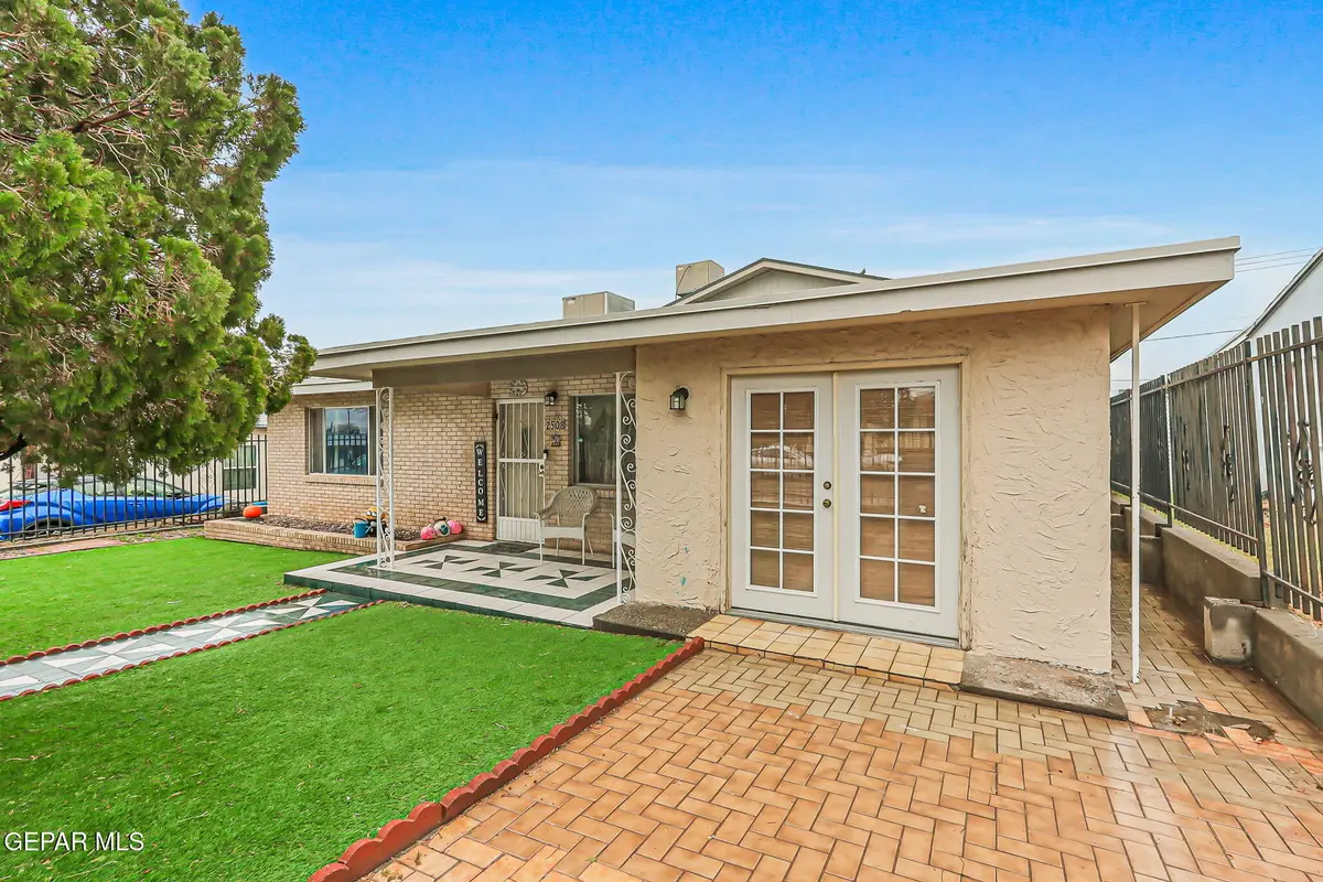 2508 Mountain Avenue, El Paso, TX 79930 - Image #1