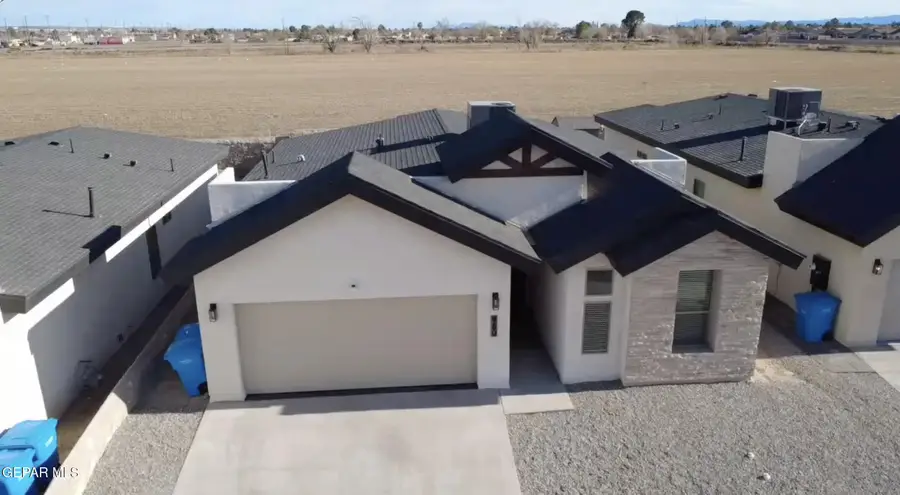 980 Barbara Avenue, Socorro, TX 79927 - #2