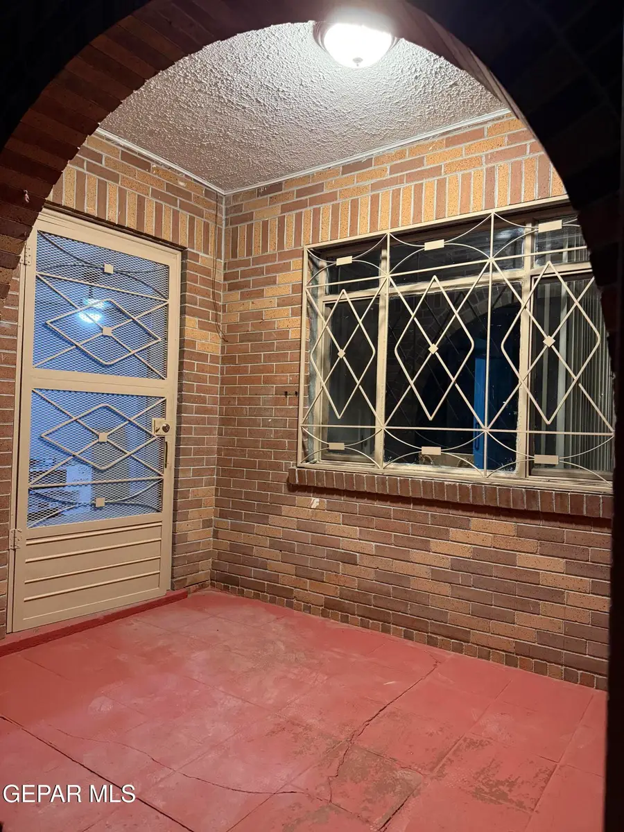1213 N Boone Street, El Paso, TX 79903 - #2