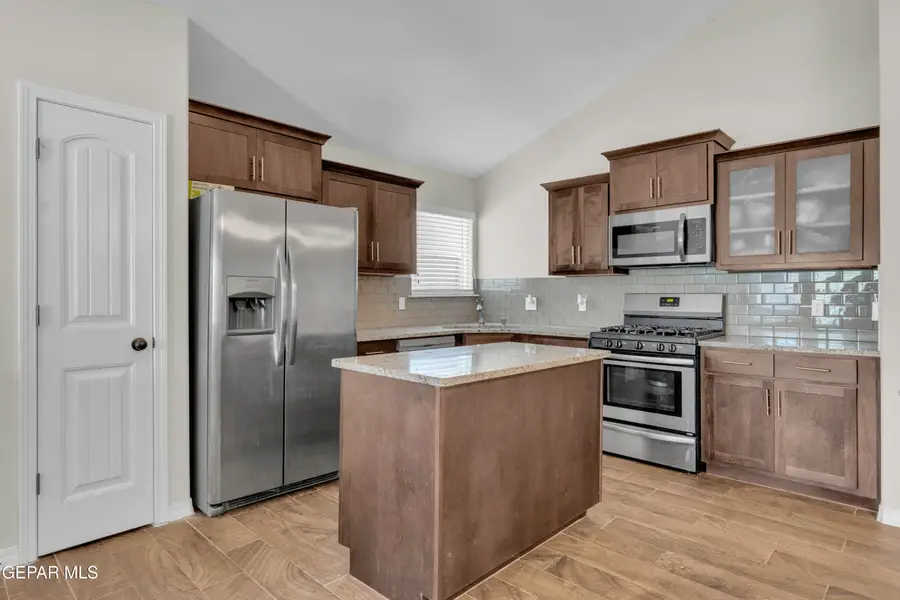 13523 Hazlewood Street, Horizon City, TX 79928 - #2