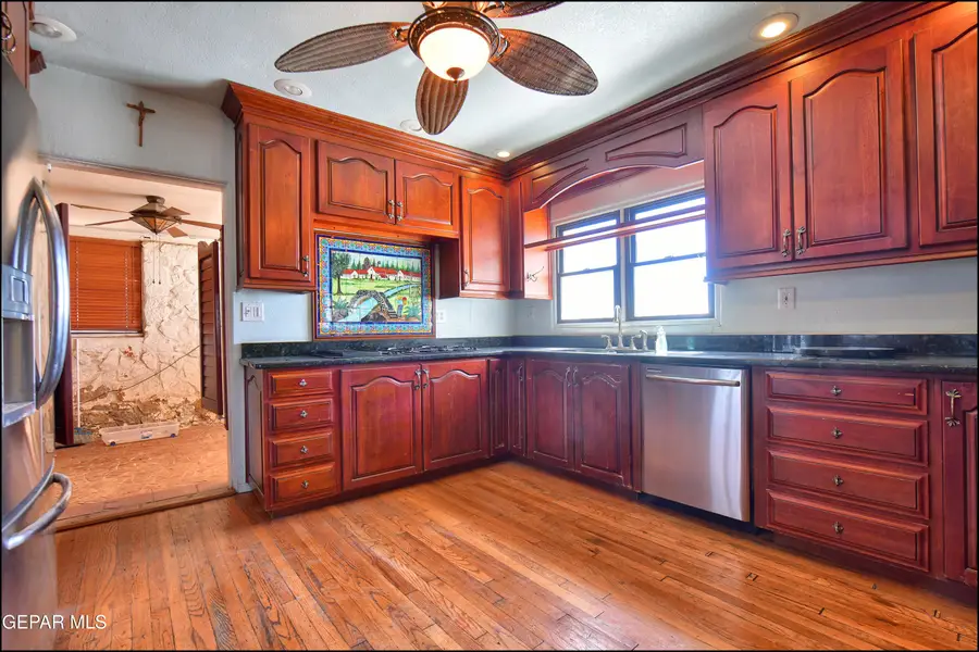 1104 Moore Street, El Paso, TX 79902 - #3