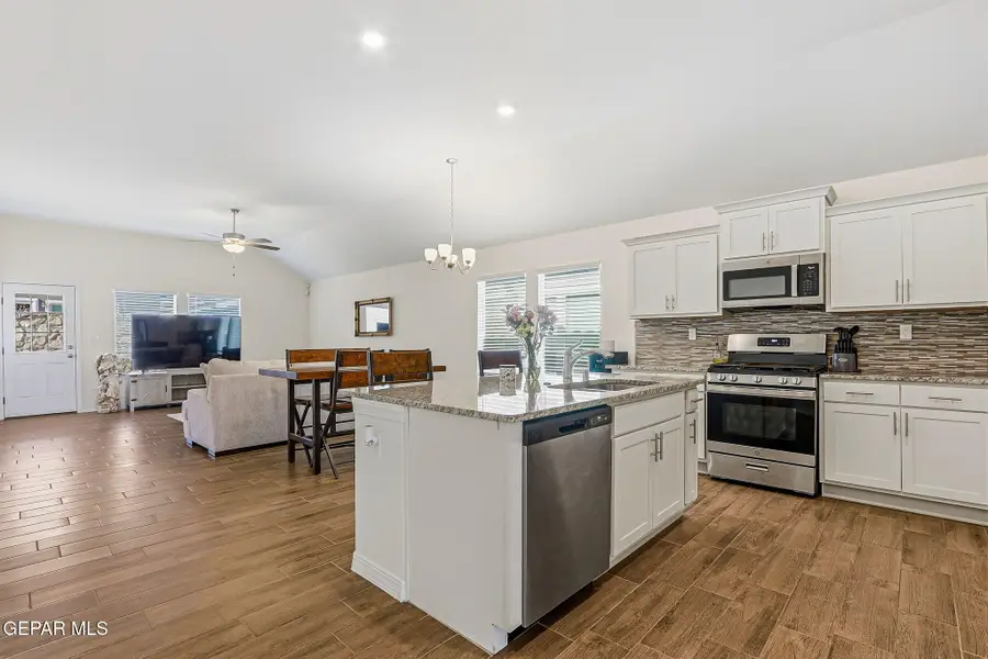 13813 Paseo Central Avenue, Horizon City, TX 79928 - #3