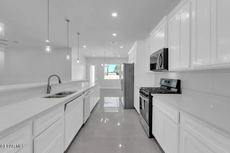 351 Plaza Bonita Way, Clint, TX 79836 - #2