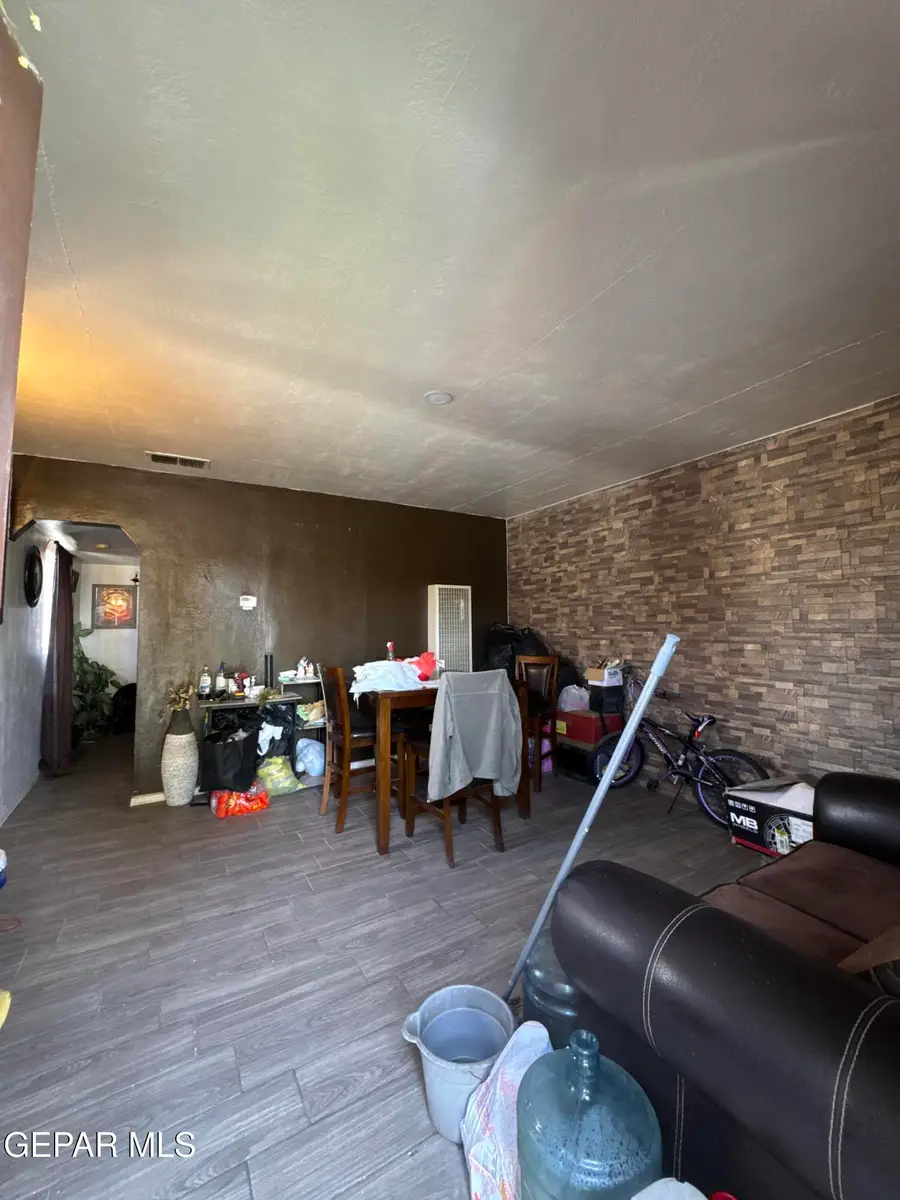 324 Dolan Street, El Paso, TX 79905 - #2