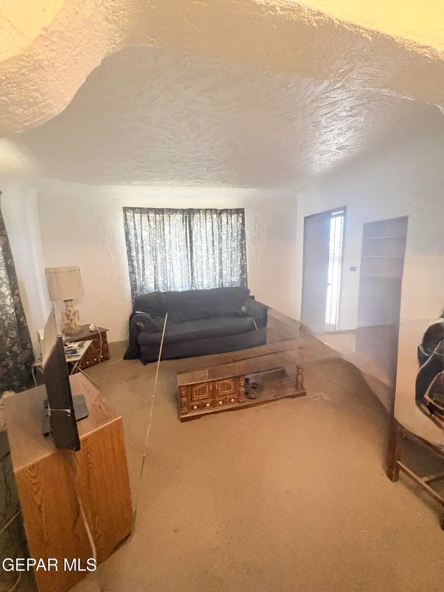 327 S Glenwood Street, El Paso, TX 79905 - #2