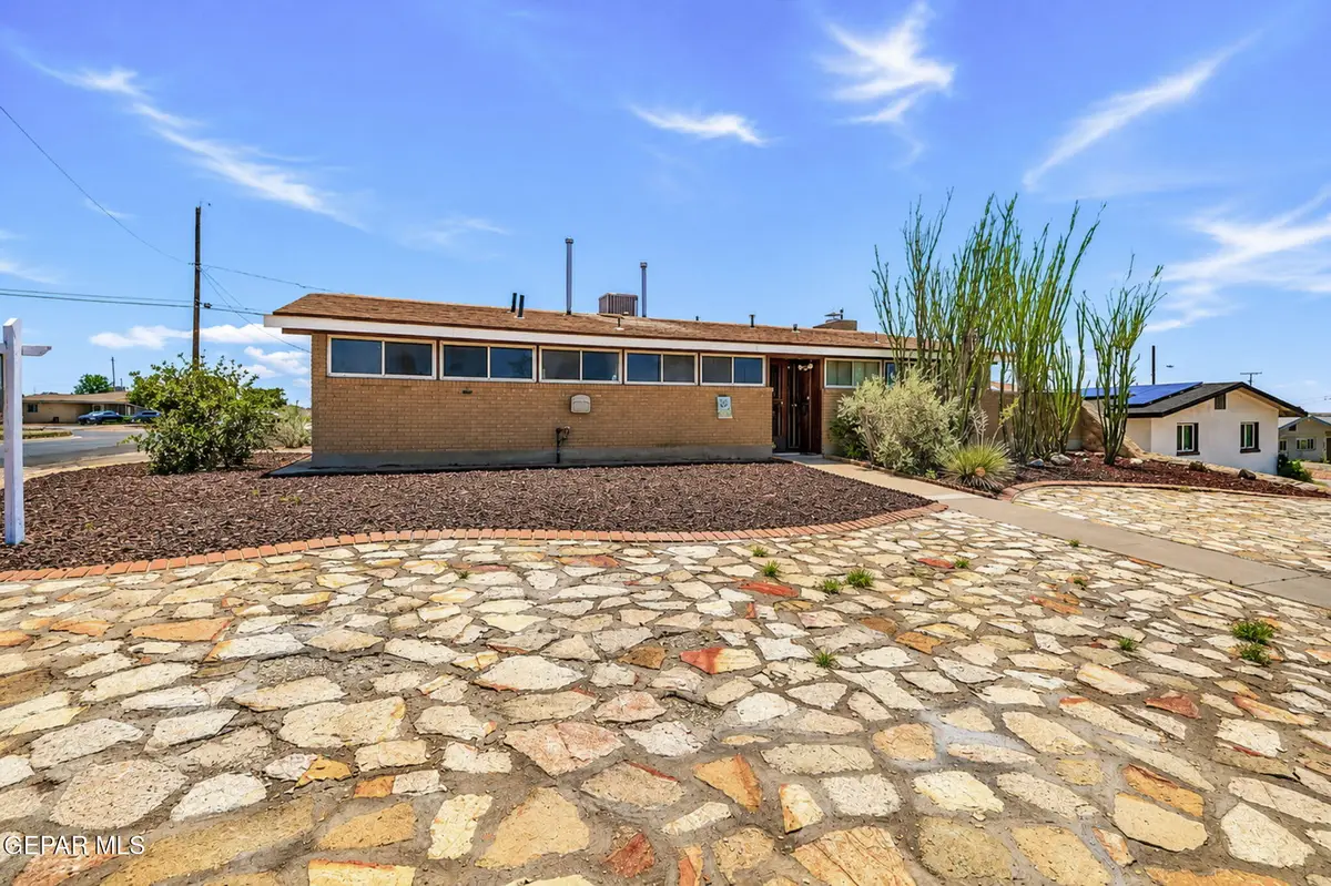 216 Crestmont Drive, El Paso, TX 79912 - #1