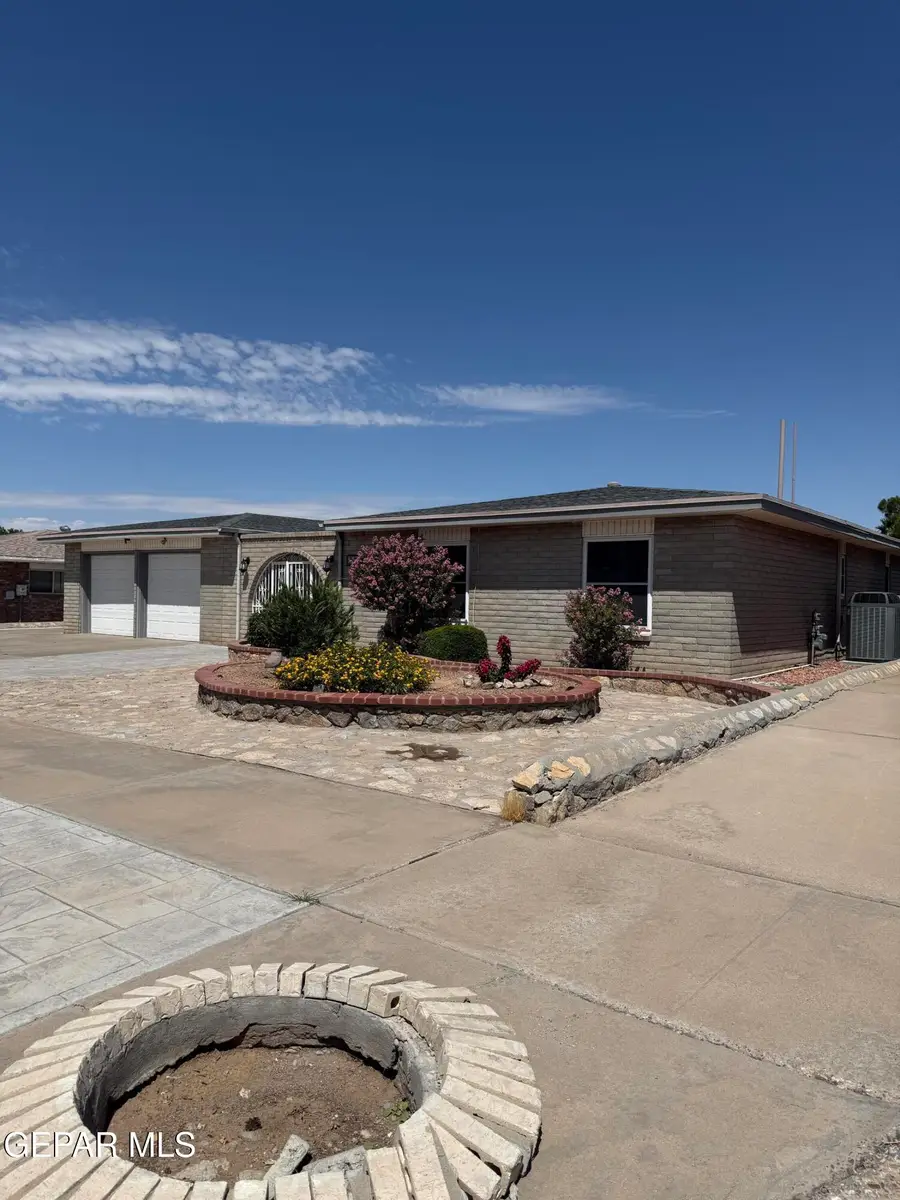 3149 Edgerock Drive, El Paso, TX 79935 - #3
