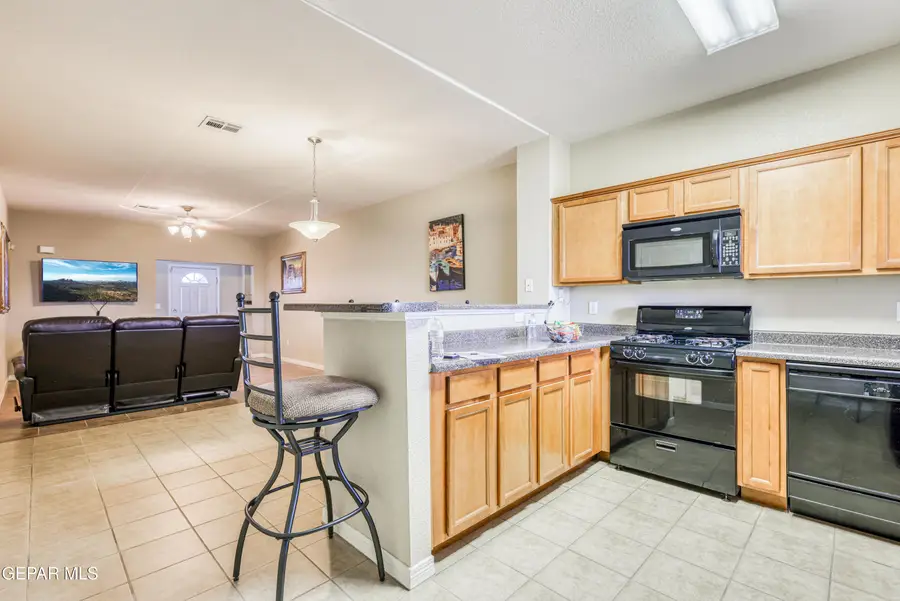 3150 N Yarbrough Drive #E13, El Paso, TX 79925 - #2