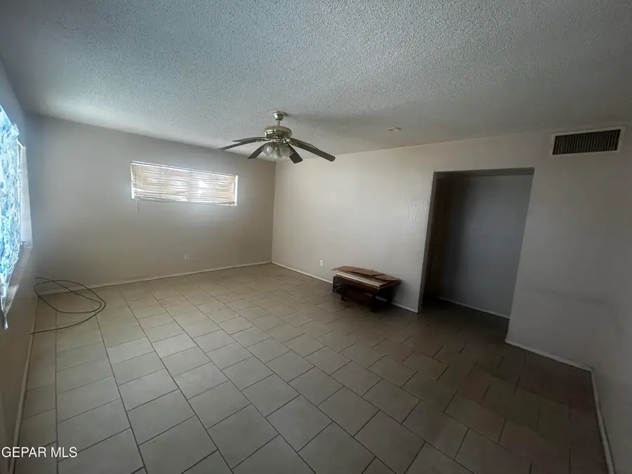 5204 N Hanawalt Drive, El Paso, TX 79903 - #3