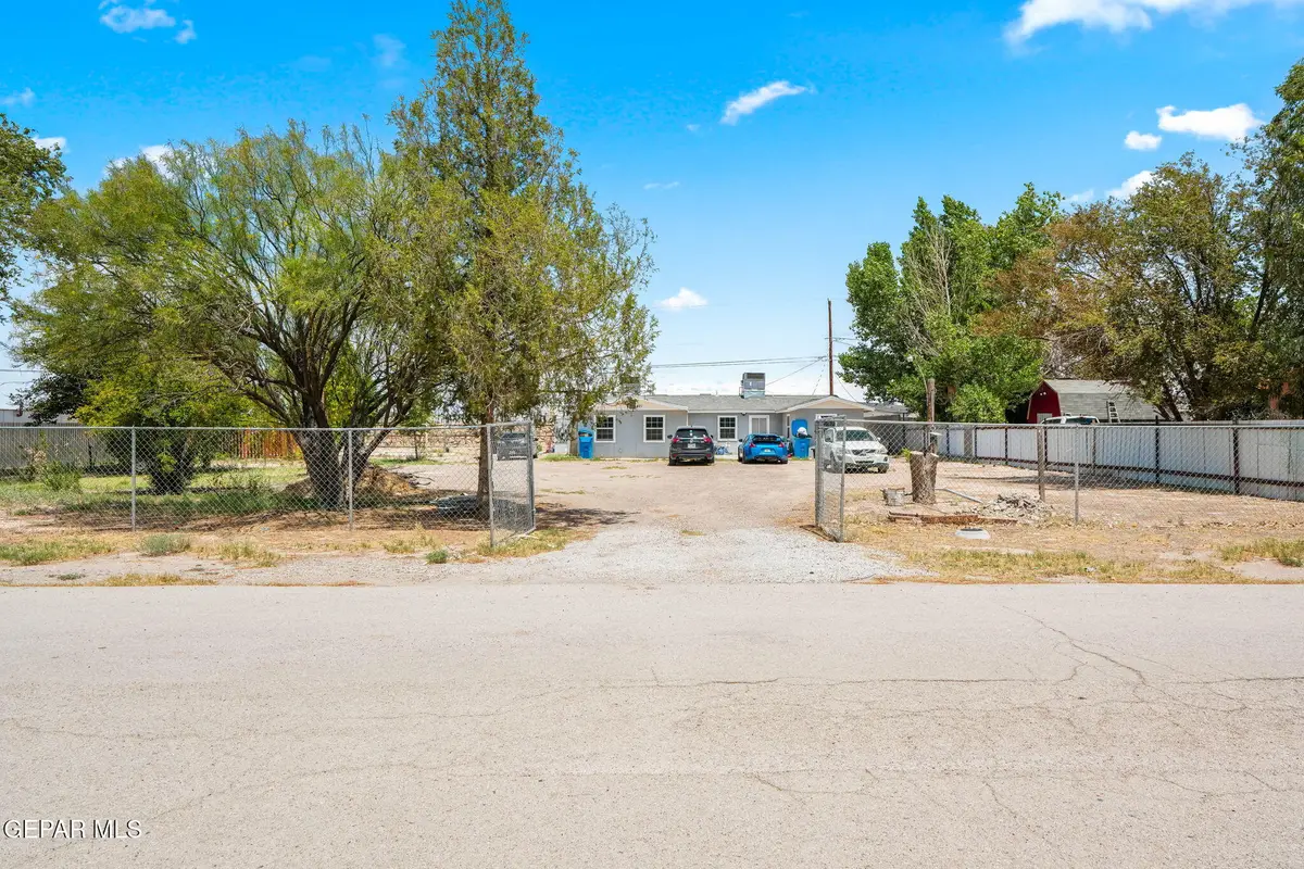 421 Valle Palos Verdes Drive Drive, Socorro, TX 79927 - #1